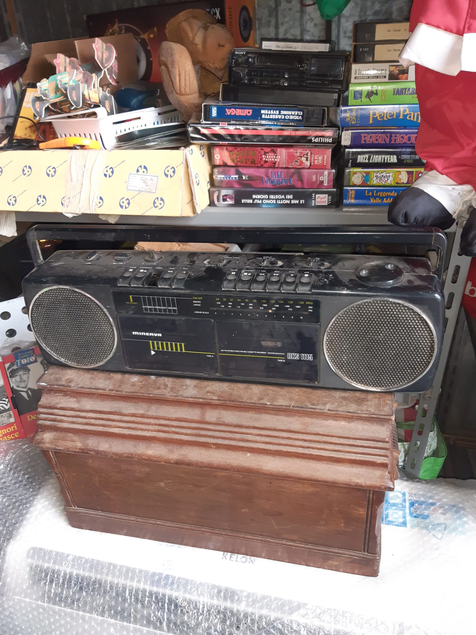 Portable stereo radio